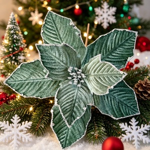 Poinsettia de Terciopelo con Estambres Realistas y Contornos Dorados Brillantes - Product Image 2