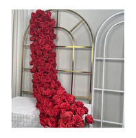 Décoration de table, centre de table, arrangement de roses rouges, guirlande florale, chemin de table, fleurs artificielles pour mariage