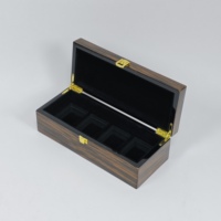 Boîte cadeau en bois plaqué haute brillance avec doublure en velours noir, charnière et fermoir en métal doré pour le rangement de montres et l'emballage de cadeaux de luxe