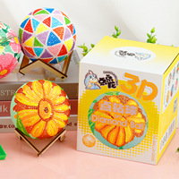 Décor de boule de mousse strass appliqué à la main sur support en bois ornement de bureau étincelant cadeau artisanal