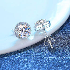 Boucles d'oreilles à clip en argent 925 unisexe, moissanite 1 carat, design à quatre griffes, certifiées par un tiers, bijoux de mode néo-gothique, cadeau - Product Image 2