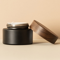 Emballage cosmétique écologique de luxe personnalisé contenant de crème pour le visage 30g 50g pot de crème en verre noir dépoli avec couvercles en bois