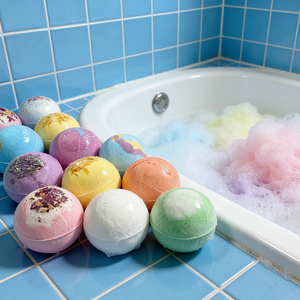 Sales de Baño Naturales Hechas a Mano, Ecológicas, para Niños, con Aromas Frutales, Color Macaron, Relajantes, Sorpresa, Ricas y Humectantes - Product Image 1