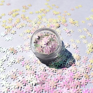 Ornements <span class=keywords><strong>de</strong></span> noël <span class=keywords><strong>de</strong></span> paillettes <span class=keywords><strong>de</strong></span> polyester en vrac Flocons <span class=keywords><strong>De</strong></span> <span class=keywords><strong>Neige</strong></span> en forme <span class=keywords><strong>de</strong></span> paillettes - Product Image 4