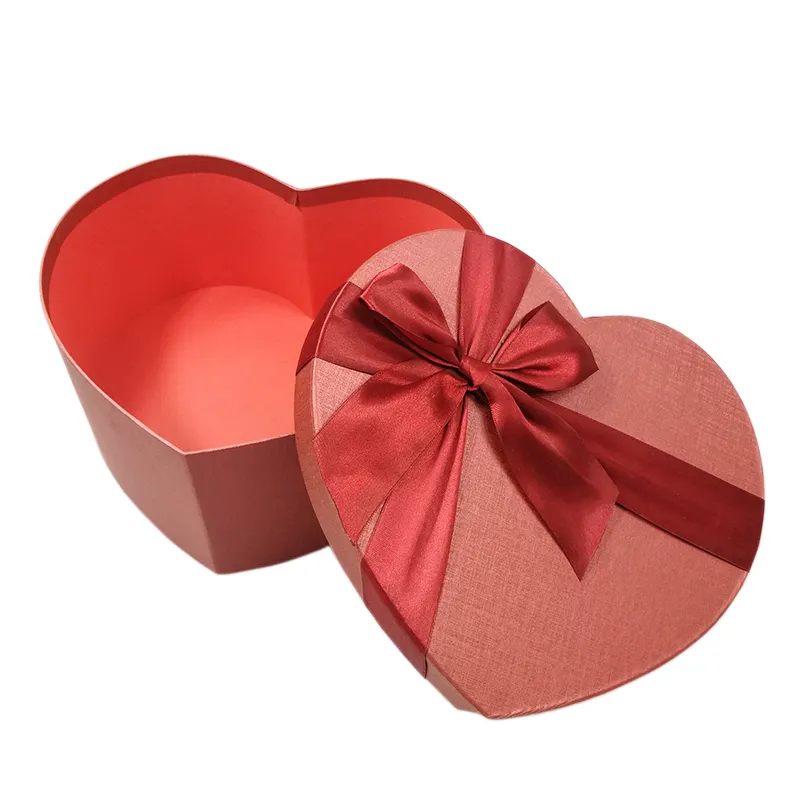 الشوكولاته هدية صناديق الزفاف بالجملة عيد الميلاد الأحمر الحب القلب على شكل الفاخرة صناديق هدايا فارغة مع الشريط