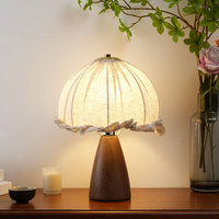 Lampe de table américaine en céramique de style européen, confortable et romantique, avec abat-jour en tissu, ampoule tricolore torsadée, design luxueux ; Lampe;