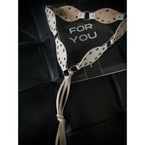 Cinturón de PU de Lujo para Mujer con Hebilla de Anillo en D y Detalle de Patrón de Frijol, Accesorio de Moda para Uso Diario - Product Image 3