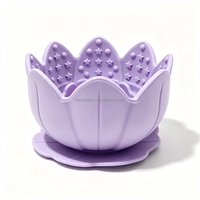 HomyPawz Gamelle en silicone sans plastique, forme lotus lilas, pour chat et chien, bol de stimulation olfactive et de léchage avec ventouse