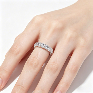 แหวนแต่งงานทองคำแท้ 14K งานแฮนด์เมด ดีไซน์ Eternity Love Band ประดับเพชรแล็บโกรว์ 3 มม. คุณภาพ D/VVS ทรงบริลเลียนต์ ฝังแบบ Prong Set - Product Image 2
