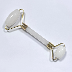 Rouleau de <b>jade</b> naturel blanc et Gua Sha - Product Image 3