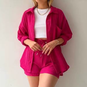 ชุดเซ็ตผู้หญิงขายดี ชุดลำลองสองชิ้น เสื้อแขนยาวสีพื้น กางเกงขาสั้นรูดเชือก - Product Image 1