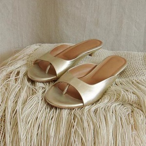 Sandales élégantes en cuir véritable à talon chaton fin pour femme, bout rond ouvert, talon bas, pour l'été, style mule d'extérieur - Product Image 2