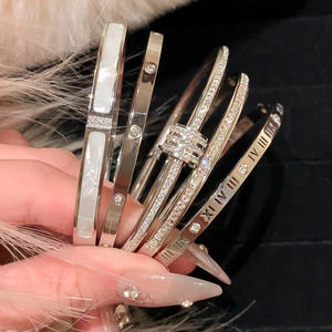 <span class=keywords><strong>Bracelet</strong></span> pour femme en acier inoxydable plaqué or 18 carats, résistant à l'eau et au ternissement, avec zircons et diamants, plusieurs styles - Product Image 3