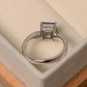 Princess Cut London Blue Topaz Solitaire Anillo de compromiso Ajuste de Punta Plata de ley fina Elegante banda de boda Boho Hippie - Product Image 2