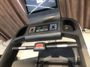 Коммерческая умная беговая дорожка для фитнеса, подключаемый Электрический светодиодный экран, изогнутый дизайн, 15-20 км/ч, монитор скоростного диапазона для использования в тренажерном зале в помещении - Product Image 6