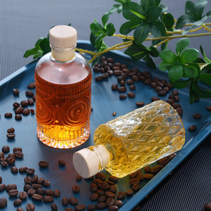Nuevo diseño, 200ml, cilindro <span class=keywords><strong>de</strong></span> grabado especial transparente, botella <span class=keywords><strong>de</strong></span> vidrio, bebida personalizada, jugo, botella <span class=keywords><strong>de</strong></span> <span class=keywords><strong>licor</strong></span>, contenedor con tapón <span class=keywords><strong>de</strong></span> madera - Product Image 1