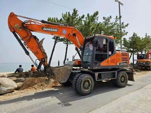 Excavatrice sur pneus Doosan d'occasion DX140/DH140/DX150/DH150 14-15 tonnes haute efficacité avec pompe et boîte de vitesses testées et inspectées - Product Image 4