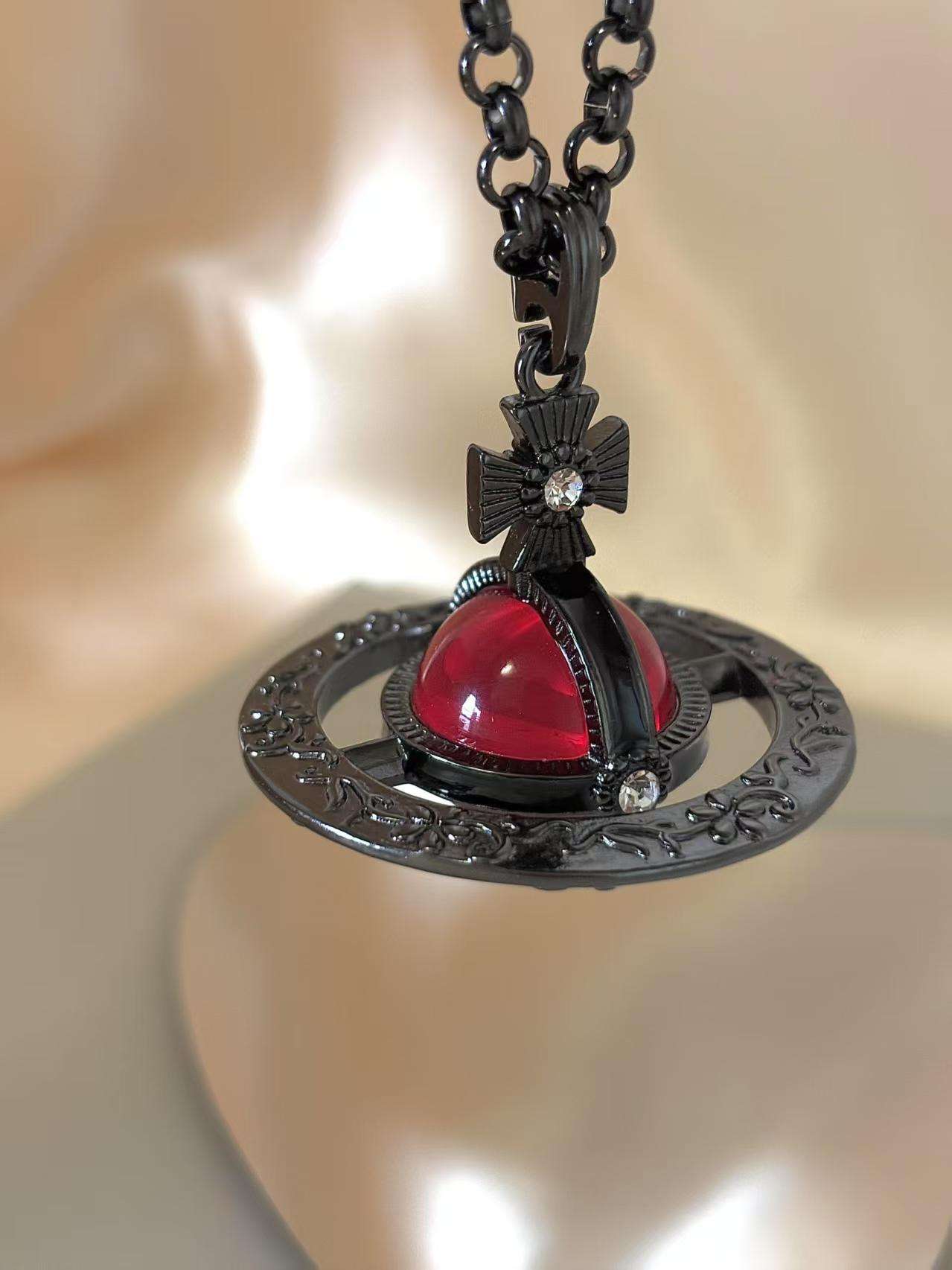 Collar con bola roja tallada en negro [grande]