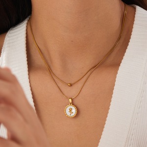 Elegante Juego de Colgantes Esmaltados de Acero Inoxidable con Baño de Oro PVD de 18K, Resistentes al Deslustre, con Dijes de Mariposa, Estrella y Rosa, Ideales para Combinar en Capas o Regalar - Product Image 2