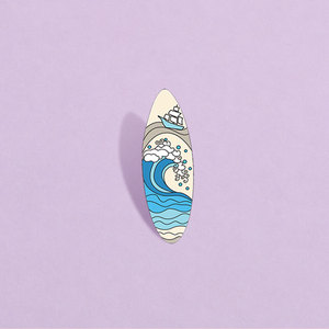 Épinglette en émail personnalisée pour planche de surf, motif vague océanique et voilier, badge métallique, cadeau pour les surfeurs, idéal pour l'été et les vacances à la plage, UVXZ413 Custom M - Product Image 4