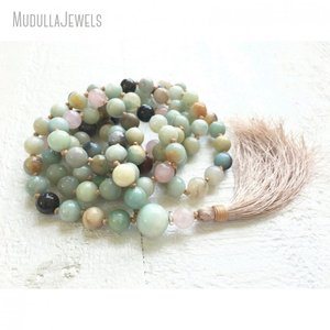 MN20787 Collier Mala 108 perles en pierres naturelles Amazonite <span class=keywords><strong>et</strong></span> Jade Rose avec pompon pour la confiance, le soulagement <span class=keywords><strong>du</strong></span> stress <span class=keywords><strong>et</strong></span> la guérison énergétique - Product Image 1