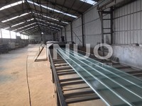 Machine de formage par pressage de panneaux de luminaires en fibre de verre renforcée de plastique polyester ondulé