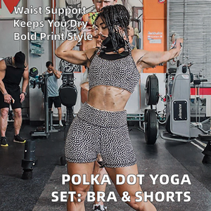 Conjunto de yoga con estampado liso para mujer – Sujetador deportivo con espalda cruzada ajustable y pantalones cortos de fitness de poliéster/nailon - Product Image 2