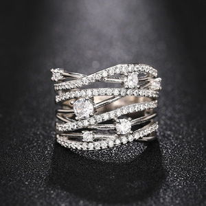 Anello da Donna con Micro Zirconi Lucidi Incastonati, Design Creativo, Gioiello di Moda per Uso Quotidiano e Feste, Idea Regalo - Product Image 6