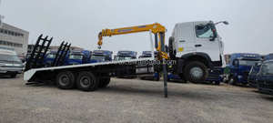 Camión de plataforma autocargable HOWO <span class=keywords><strong>64</strong></span> con pata de apoyo de 10T y grúa - Product Image 6