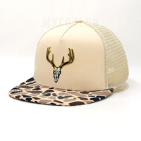 Vente en gros de casquette de camionneur en coton personnalisée à 5 panneaux casquette en maille à facture plate avec impression par sublimation design de logo de mode hip hop sportif