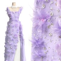 Tulle léger 2026 avec fleurs 3D, sequins, perles et accents de plumes pour la confection de robes de soirée