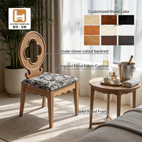 Chaise de salle à manger moderne de luxe en bois massif sculpté, style nordique, revêtement en velours italien, pour restaurant commercial