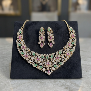 Juego de Joyería Nupcial de Lujo en Latón con Baño de Rodio, Collar y Aretes Florales con Circonitas, Estilo Clásico Indio para Bodas y Fiestas - Product Image 3