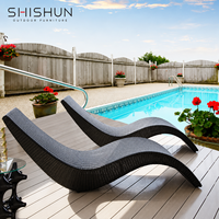 Chaise longue de plage en rotin moderne de luxe pour l'extérieur, idéale pour le bord de la piscine, la terrasse, le jardin, le balcon, la villa, le resort, pour se détendre au soleil