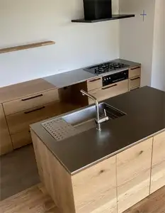 Nordic Vibe Cruda Grano de madera Extreme Shaker Gabinete de cocina de madera maciza con encimera de acero inoxidable