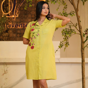 Camisa de Vestir Corta de Lino Amarillo Neón Premium con Bordado Floral - Product Image 5