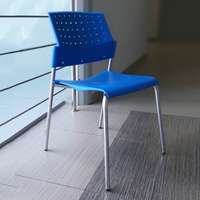 Tabourets de bar hauts fixes en métal en plastique bon marché moderne de pp, chaise haute commerciale de tabouret de bar