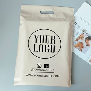 カスタムロゴ印刷 ハンドル付きプラスチック包装衣類配送バッグ ポリメーラーバッグ - Product Image 3