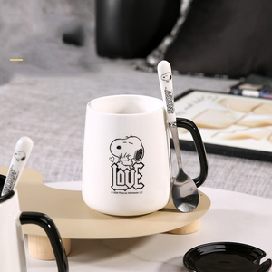 Tazza in Porcellana con Stampa di <span class=keywords><strong>Snoopy</strong></span>, Manico Nero, Coperchio e Cucchiaio Abbinati per Uso Quotidiano - Product Image 4