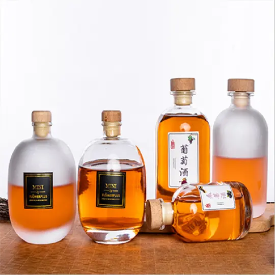 Bottiglia rotonda di liquore di spirito 500ml Gin whisky Wine Vodka bottiglia di vetro per Brandy Rum con sughero sintetico
