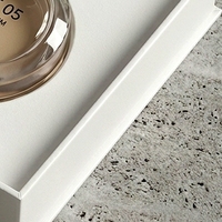 Boîte à parfum rigide de style livre blanc magnétique personnalisée avec insert ajusté pour présentation et emballage cadeau de parfum