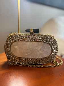 กระเป๋าคลัทช์เรซิ่นทันสมัยสำหรับผู้หญิง ด้วยวัสดุที่ทนทาน ดีไซน์น้ำหนักเบา และการตกแต่งที่หรูหรา เหมาะสำหรับงานปาร์ตี้ - Product Image 6