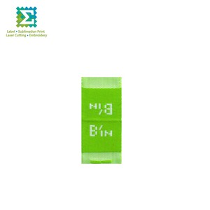 Étiquettes de vêtement tissées en polyester haut de gamme personnalisées Accessoires vestimentaires lavables Logo de col de taille Etiquette principale pour col haut de gamme - Product Image 1