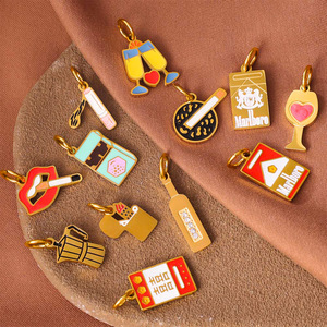 Colgantes Temáticos de Aleación de Zinc Bañados en Oro con Diseño de Labios Totem de la Felicidad, Accesorios de Joyería DIY, Regalo Unisex - Product Image 2