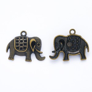 Ciondolo Elefante Testurizzato con Strass in Montatura a Sella, in Lega Argento Anticato, per Talismano <span class=keywords><strong>Portafortuna</strong></span> da Viaggio - Product Image 3