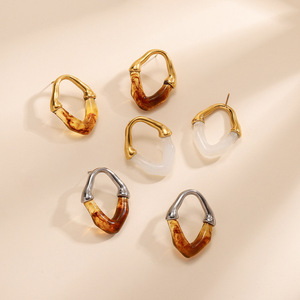 Bijoux pour femmes, boucles d'oreilles créoles en acier inoxydable haut de gamme, style français, couture creuse, design irrégulier, pour un luxe discret, niche vintage - Product Image 2