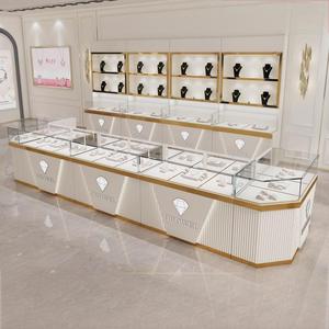 Design <span class=keywords><strong>di</strong></span> Interni per <span class=keywords><strong>Gioielleria</strong></span> <span class=keywords><strong>di</strong></span> <span class=keywords><strong>Lusso</strong></span> Vetrina Espositiva in Vetro per Collane e Orecchini - Product Image 2