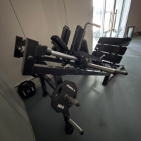 Machine à squats inclinée à charge libre PowerX pour entraînement de la force des membres inférieurs