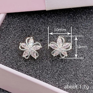 Orecchini da Donna con Design Floreale, Eleganti e Minimalisti, Gioielli per Uso Quotidiano, Stile Moderno - Product Image 4