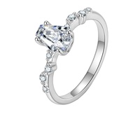 Anillo de Moissanita NOVA en Forma de Ataúd, Plata de Ley S925 con Baño de Rodio, Engaste de Garras, Estilo Lujoso para Mujer